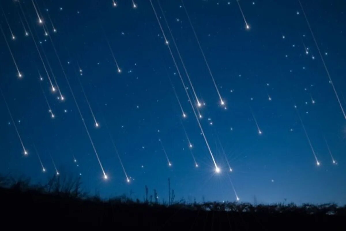 метеоритный дождь геминиды. леониды метеорный поток 2020. ночью можно будет наблюдать. наблюдение звездного неба. Girl watching the stars 3d модель.