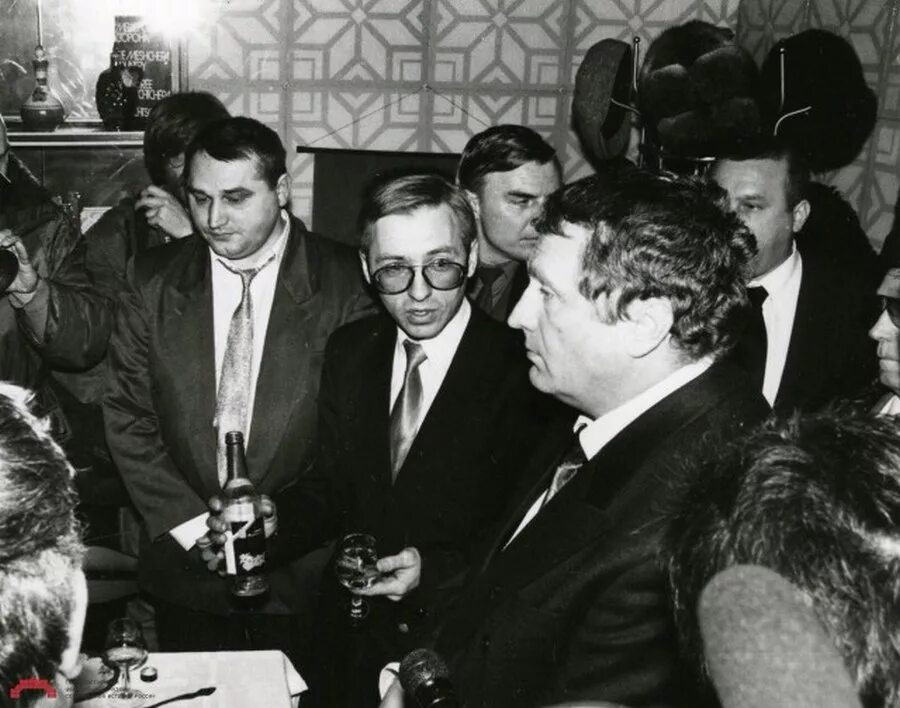 егор гайдар 1991. внешняя политика ссср в 90-е гг. жириновский 1989. культура 90-х. предвыборная кампания ельцина 1996.