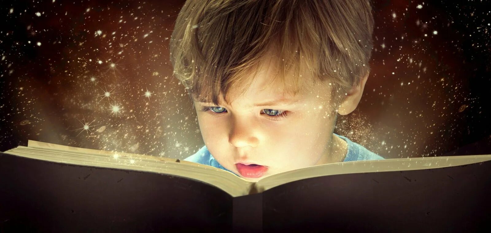 Читать книгу малыши от бывшего. Книги для детей. Мальчик с книжкой. Дети читают. Чтение книг.