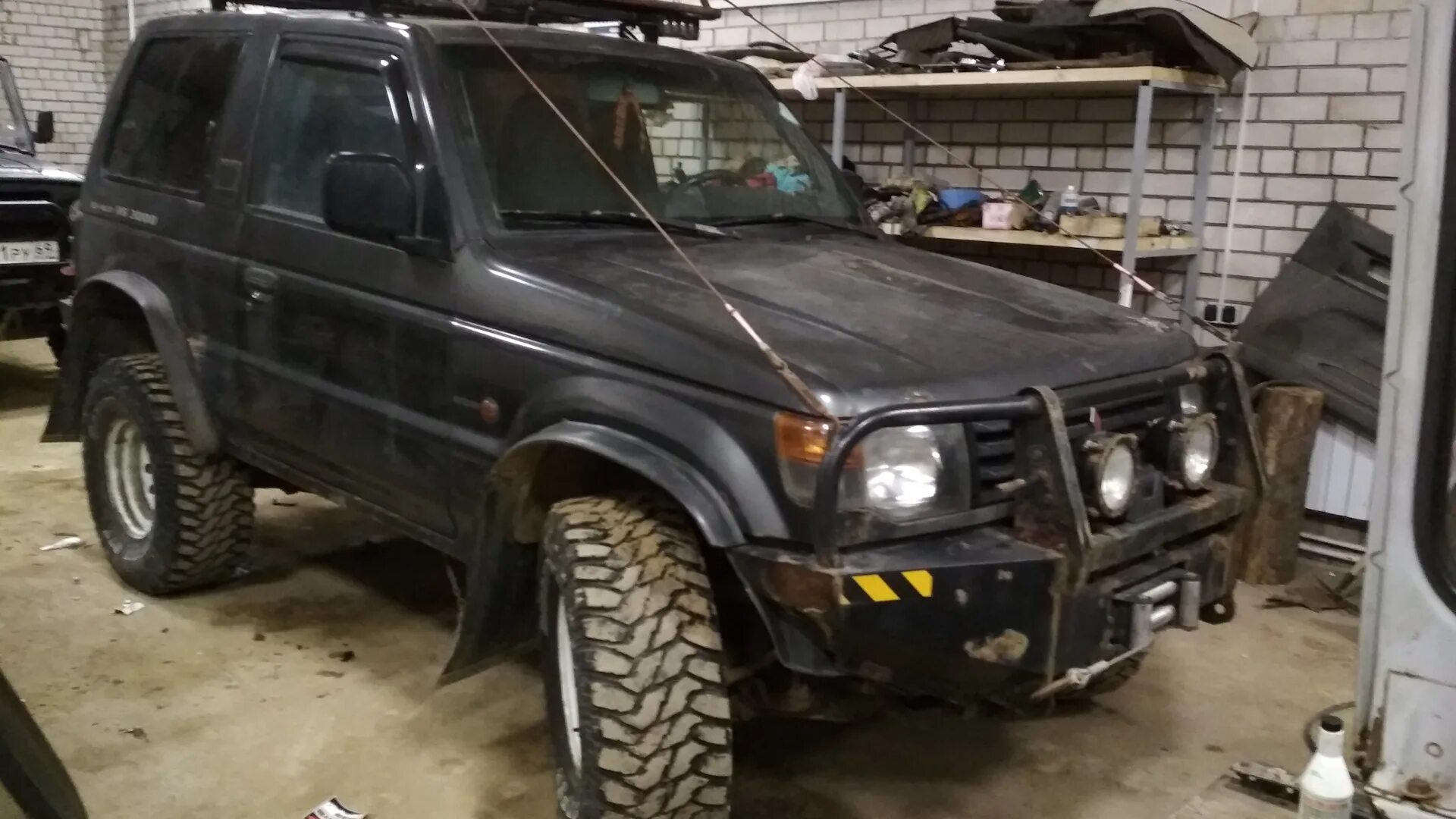 Pajero 2 tuning. Mitsubishi pajero 1997. Паджеро 2. Mitsubishi pajero коротыш. Лифт митсубиси паджеро 2.