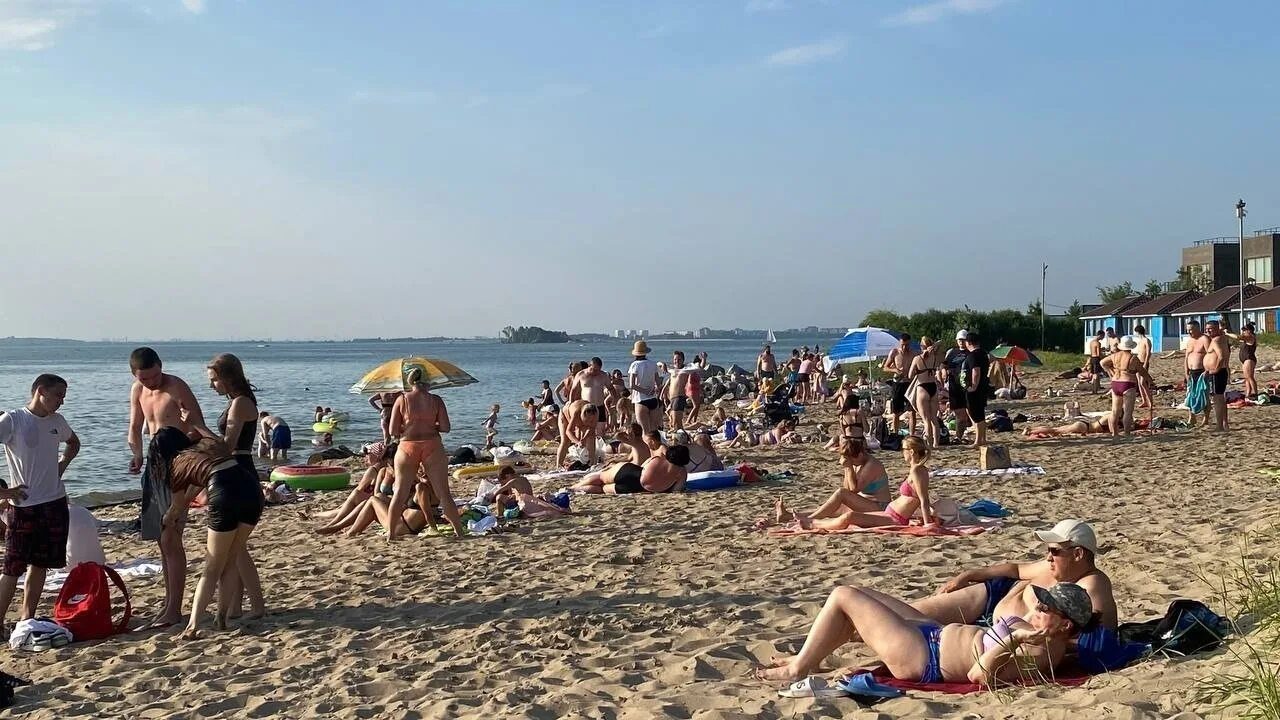 Городской пляж новосибирск обское море. Обское море пляж академгородка. Пляж обского моря в академе. Пляжи новосибирска на обском море 2024. Обское море.