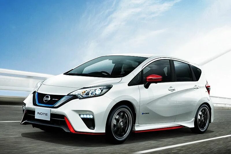 Ниссан ноте повер. Nissan Note e-Power Nismo. Nissan Note e-Power 2022. Nissan Note e-Power 2018. Nissan Note EPOWER Nismo.