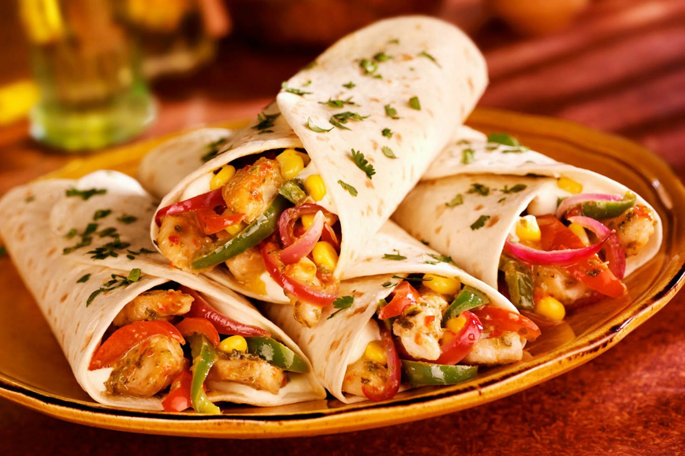 кесадилья с начос. тортилья кукурузная. что такое тортилья в кулинарии. мексиканский бургер "тортилья де карне". что такое тортилья в кулинарии.