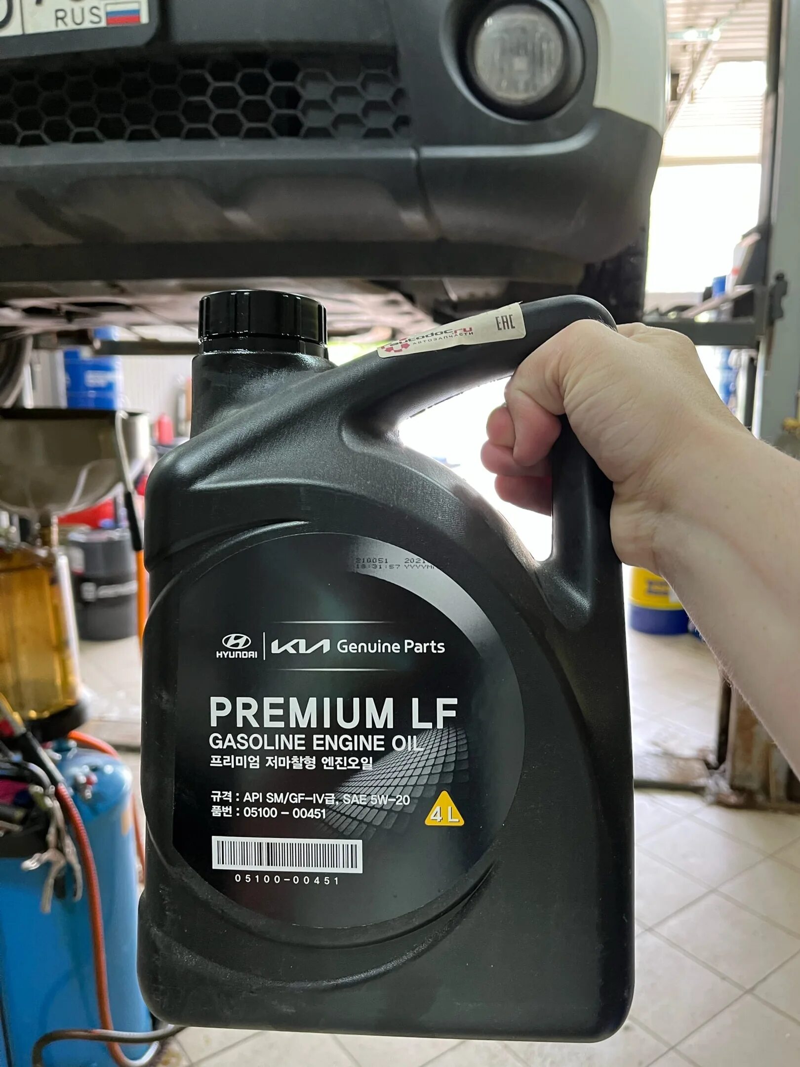 6 масло в двигатель. Оригинальное масло хендай крета 1. Где найти дату на масле mobis 1 литр. Оригинальное масло хендай крета. Масло в двигатель hyundai creta 1.