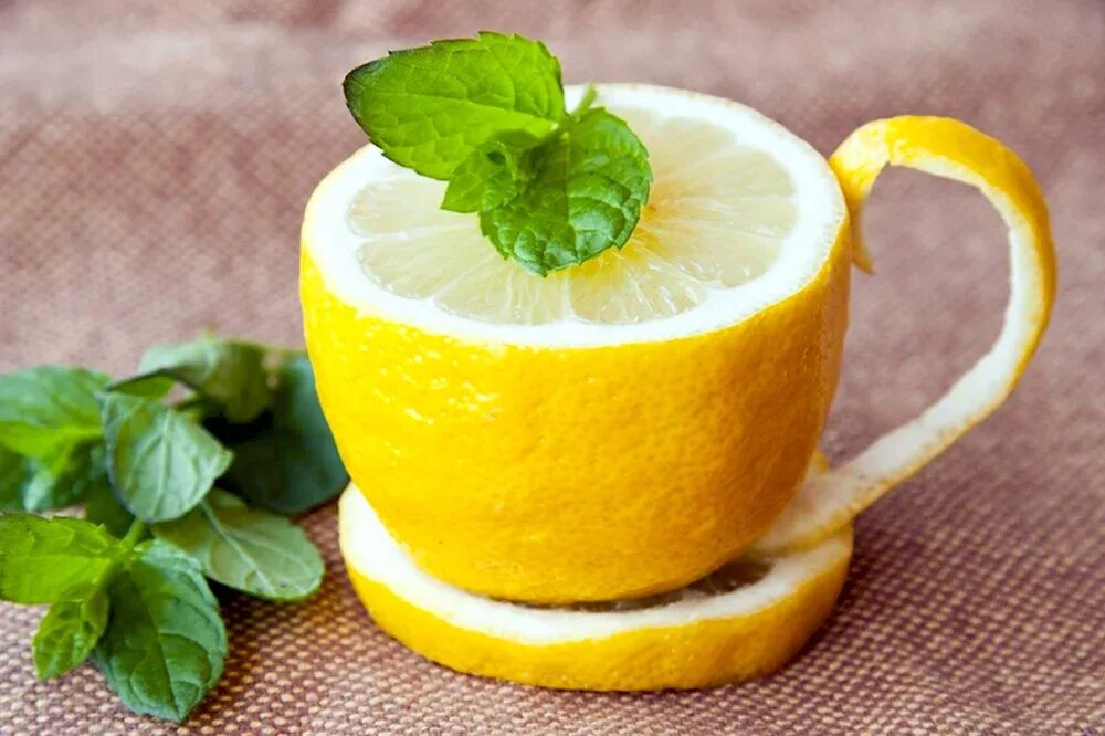 Яичный тодди. Hot lemon. Лимон. Honey hot tea рецепт. Лимонная вода.