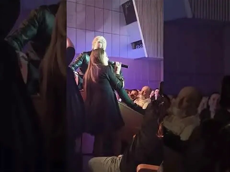Клип шамана 22.03 24. Концерт шамана в екатеринбурге. шаман с охраной на концерте.