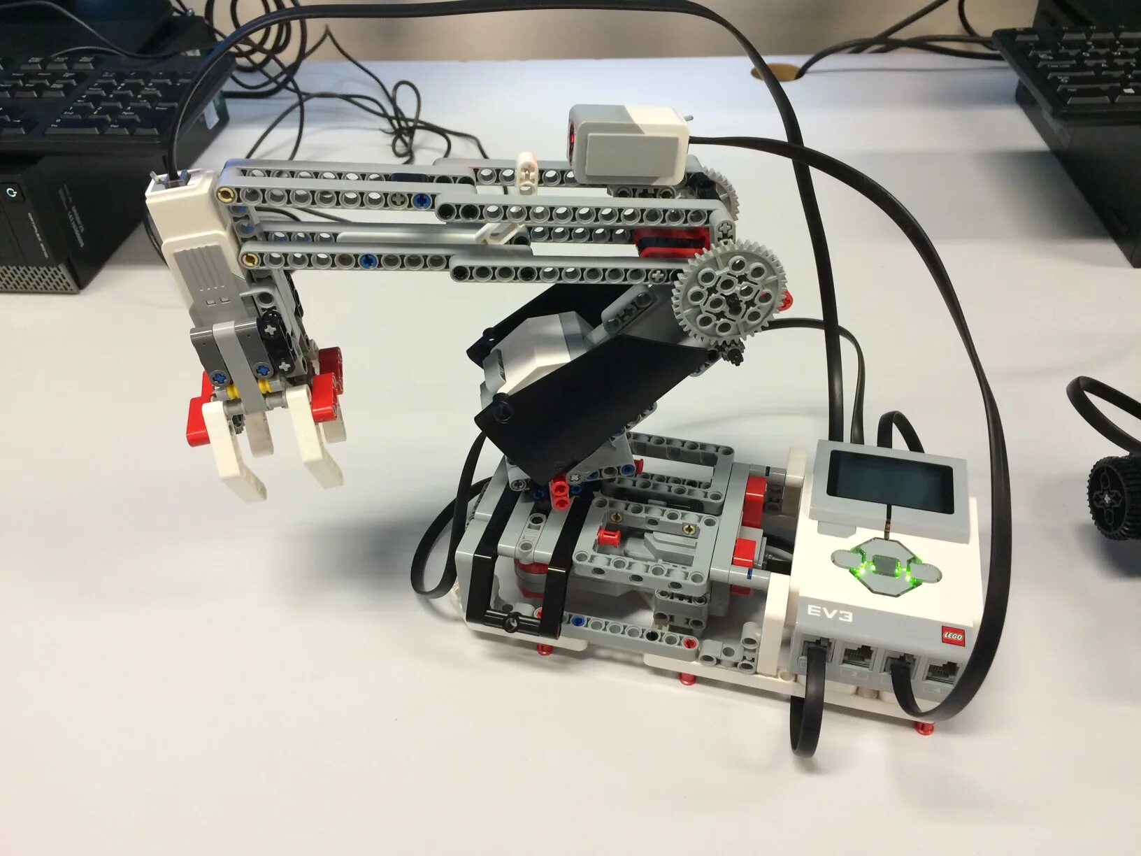 Сборки ev3. Lego майндстормс ev3 манипулятор. lego mindstorms ev3 роборука. lego mindstorms ev3 манипулятор. робот майндстормс ev3.