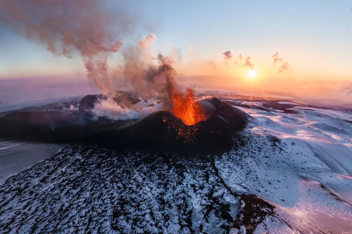 Сильные землетрясения извержения вулканов мощные гейзеры