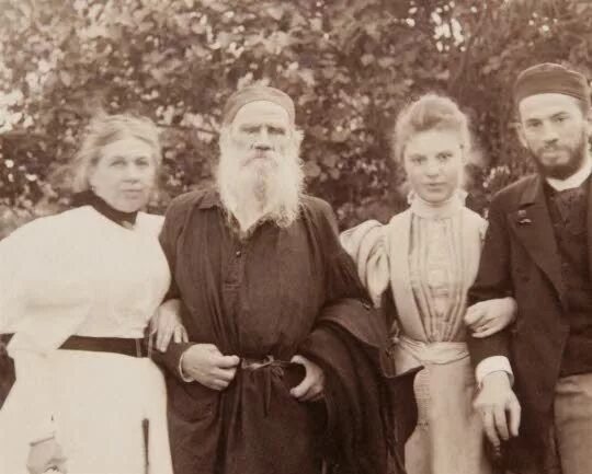 Семья Льва Толстого. Лев толстой с женой. Толстой и толстовство. Друг семьи льва толстого