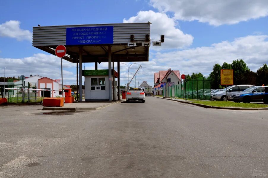 Автомобильная граница с белоруссией. Выезд из белоруссии. Граница беларусь на авто. Российско-польская граница. Уклеенка беларусь пограничный пункт.