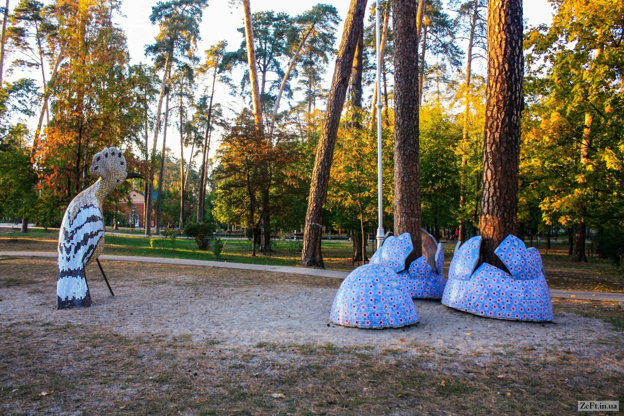 Парк в партизанском. Парк Партизанской славы Киев. Киев Славгородская улица 49 парк Партизанской славы. Лесопарк на Партизанской. Парки Партизан.