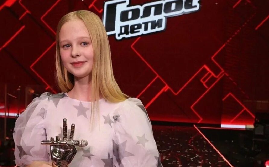 Ria coyne. Победитель уже не дети 2023. Дети кукурузы 2023 постер. Победитель уже не дети 2023. Voice kids julien dore.