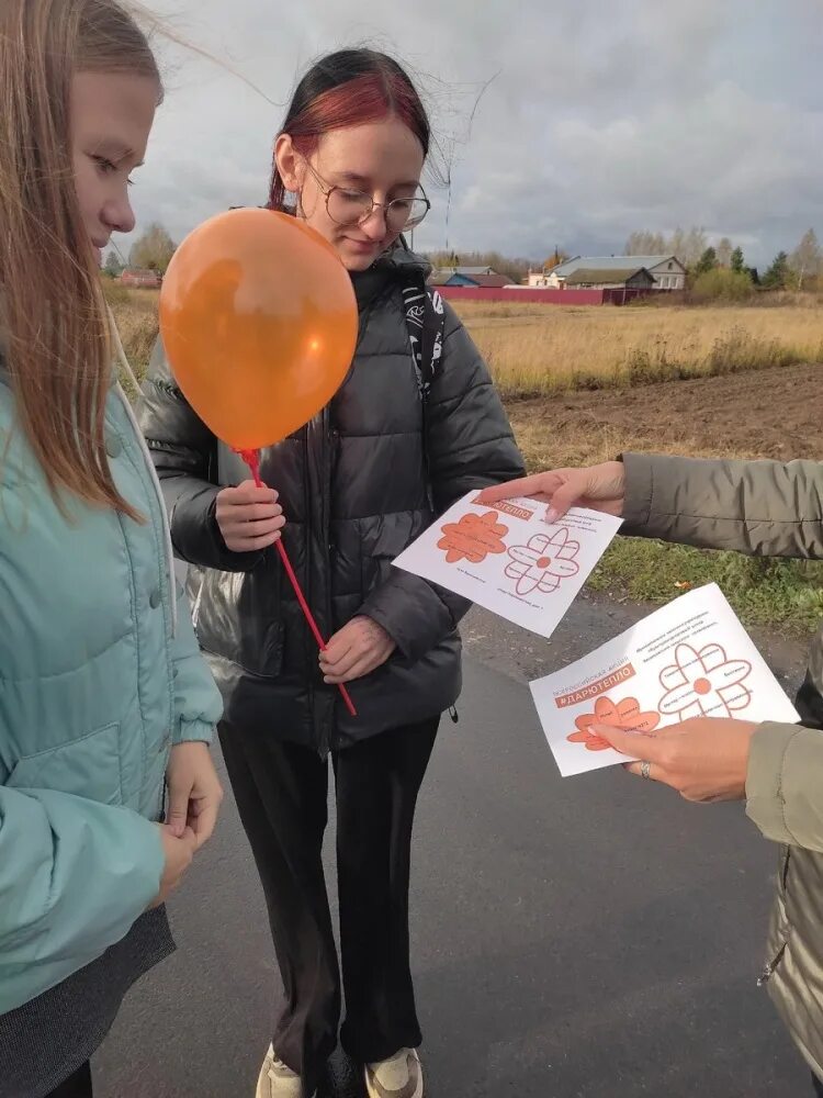 акция подари тепло детям. дина сев. акция дари тепло. дарю тепло одеяла лоскутные. уличная акция дарю тепло всероссийская картинки с надписью.