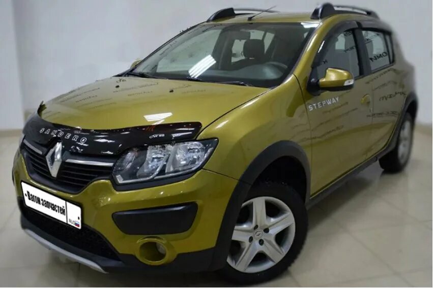 Капот рено степвей 2. Дефлектор капота Renault Sandero Stepway 2. Дефлекторы Renault Sandero Stepway 2. Мухобойка на Рено Сандеро степвей 2. Мухобойка Рено Сандеро 2.