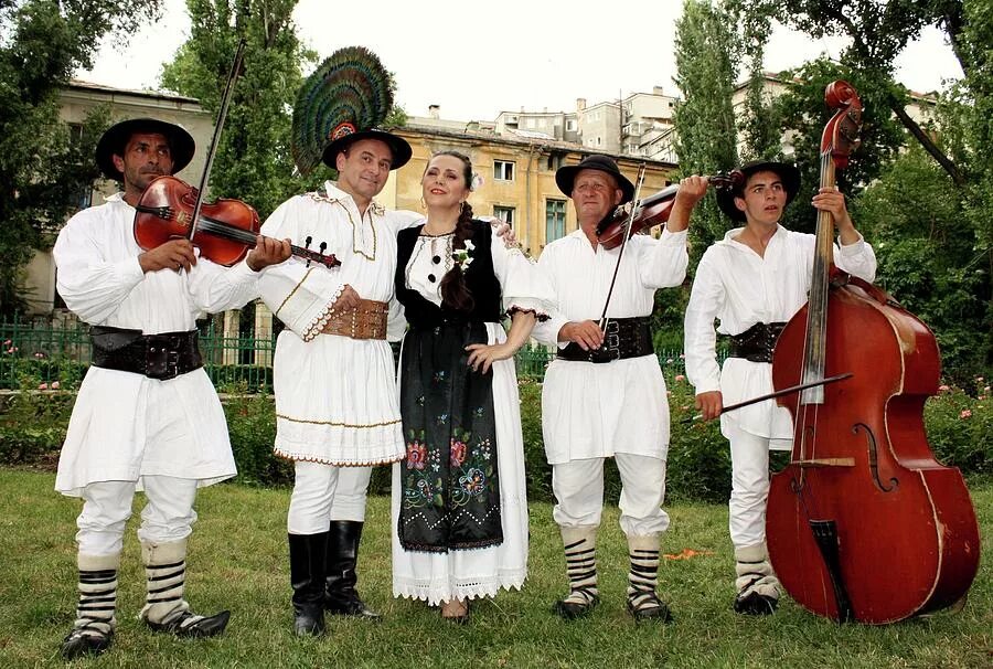 Песни национальностей. Румынский фольклор. Культура Румынии. Румыния народ. Румынские традиции.