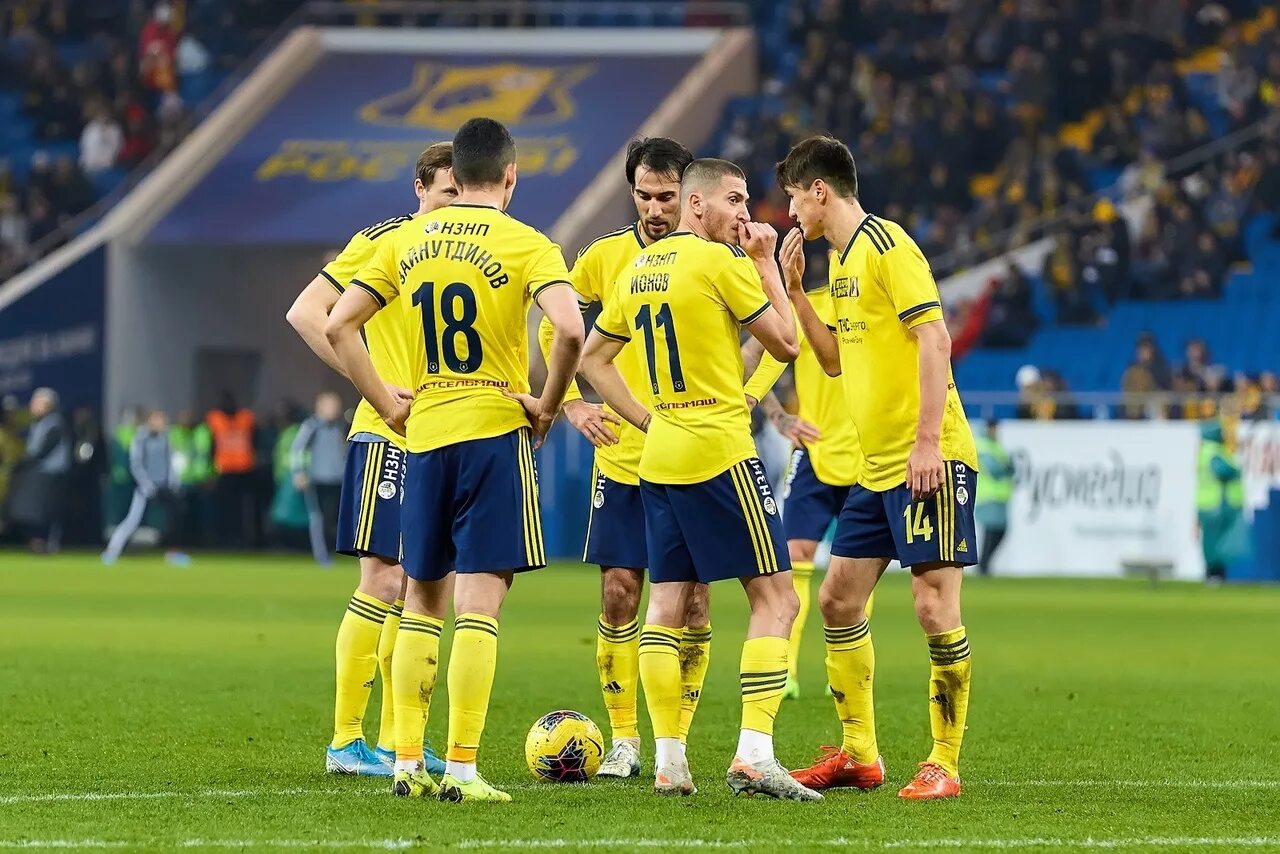 Fc rostov ru. Футбольная команда Ростов на Дону. ФК Ростова. ФК Ростов 2019. ФК Ростов 2020.