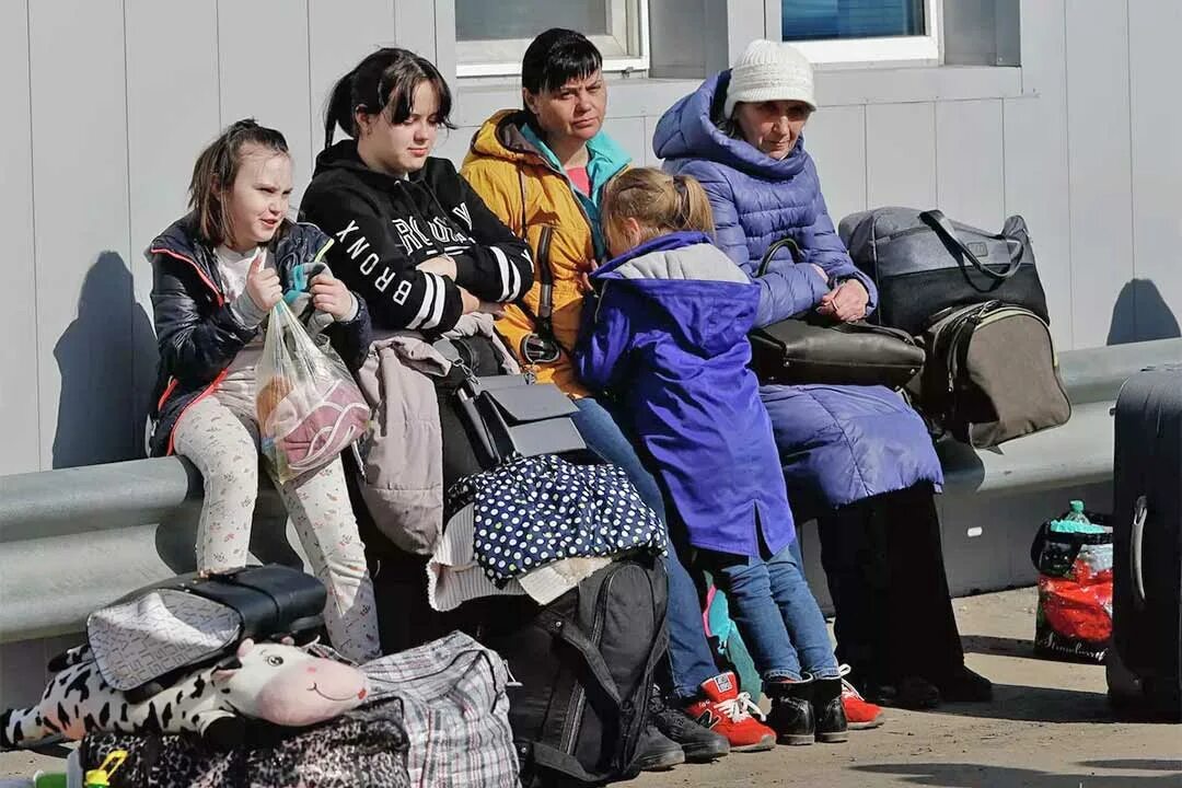 Беженцы с Украины. Беженцы с Украины в России. Беженцы из Донбасса.
