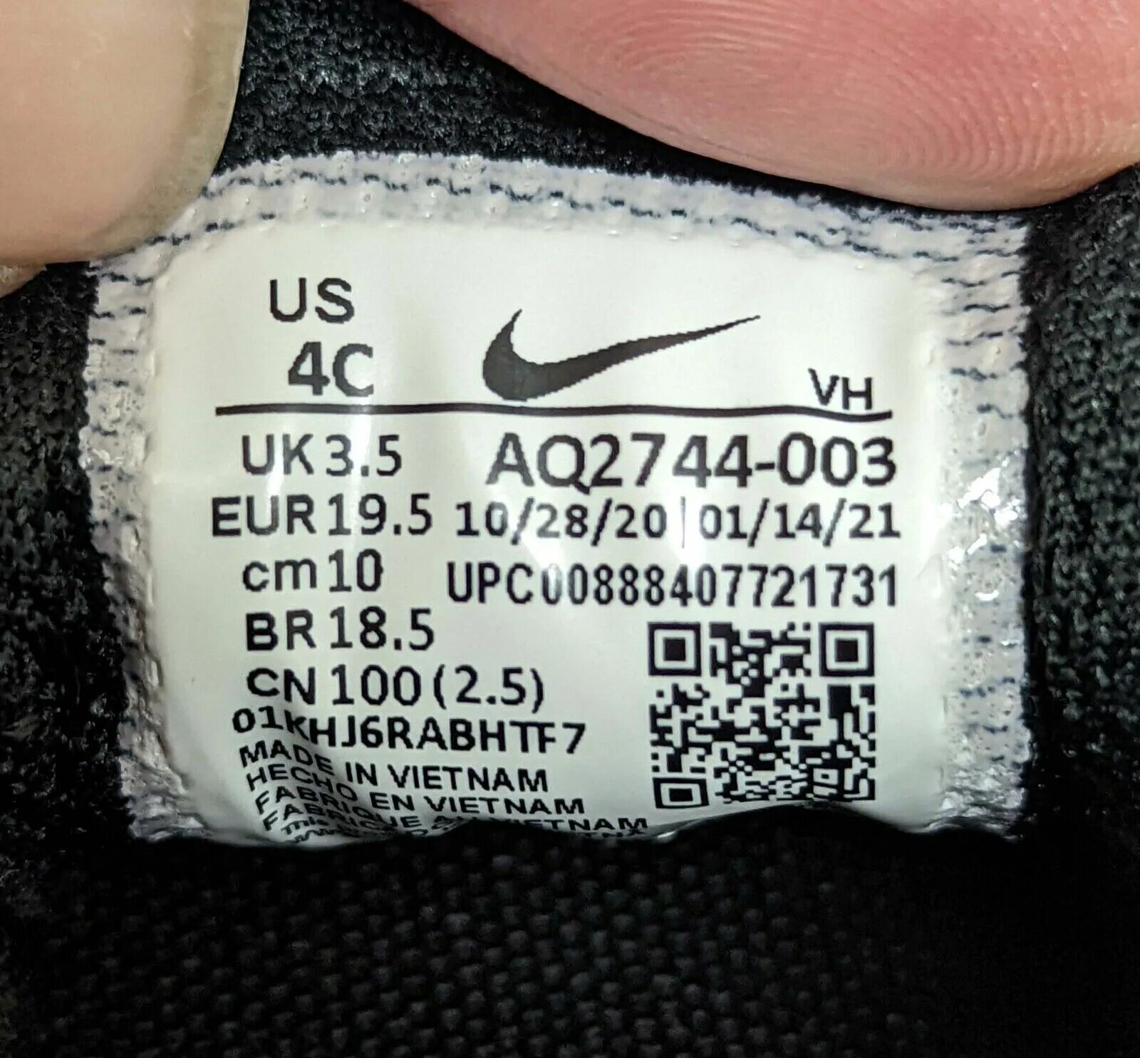 Nike air jordan бирка. Бирки на nike 95. Бирка оригинальных nike. Бирка tn nike 9us. Nike tn бирка.