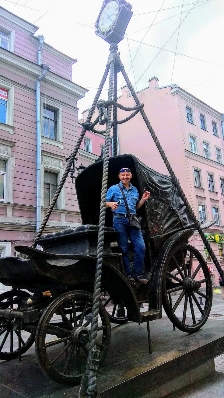 Бронзовая карета. Карета на советской улице. карета 1 советская улица. карета на 1 советской памятник. карета на восстания спб памятник.