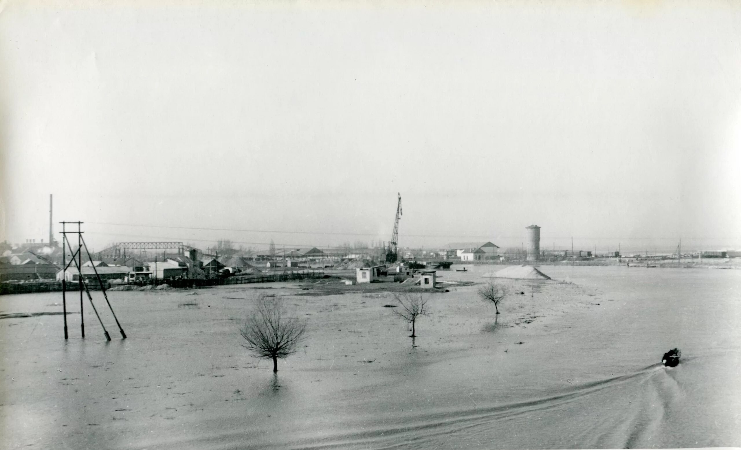 Наводнение в Темрюке в 1969. ЦУНАМИ В Темрюке 1969 года. Азовское море ЦУНАМИ 1969. Темрюк потоп 1969 год. Старая тамань