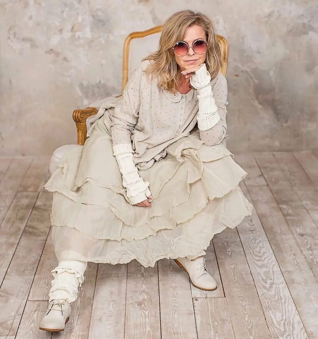 Стиль бохо в одежде. Бохо шик 2021. Модели в стиле бохо. Майя молик платья лен. Модели в стиле бохо.