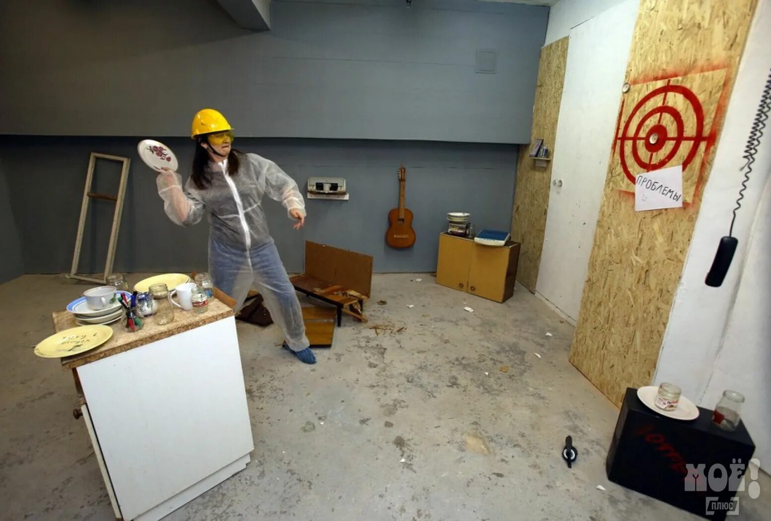 Комната гнева. Краш комната. Разгромленная комната. Комната антистресс. Комната для снятия стресса.