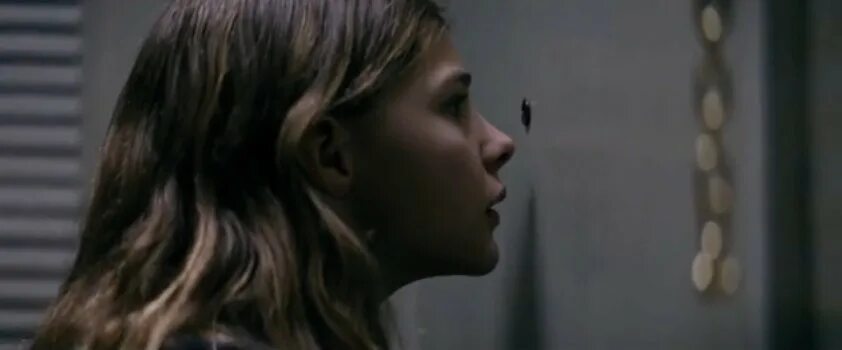 Впусти меня сага хлоя морец. Впусти меня. Впусти меня сага фильм 2010 хлоя. Хлоя грейс морец впусти меня сага. Впусти меня сага фильм 2010 постер.