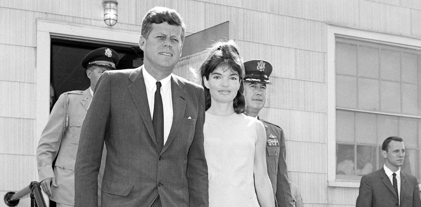 Patrick j. патрик кеннеди 1963. джеки кеннеди свадьба. патрик бувье кеннеди. сын жаклин кеннеди джон младший.