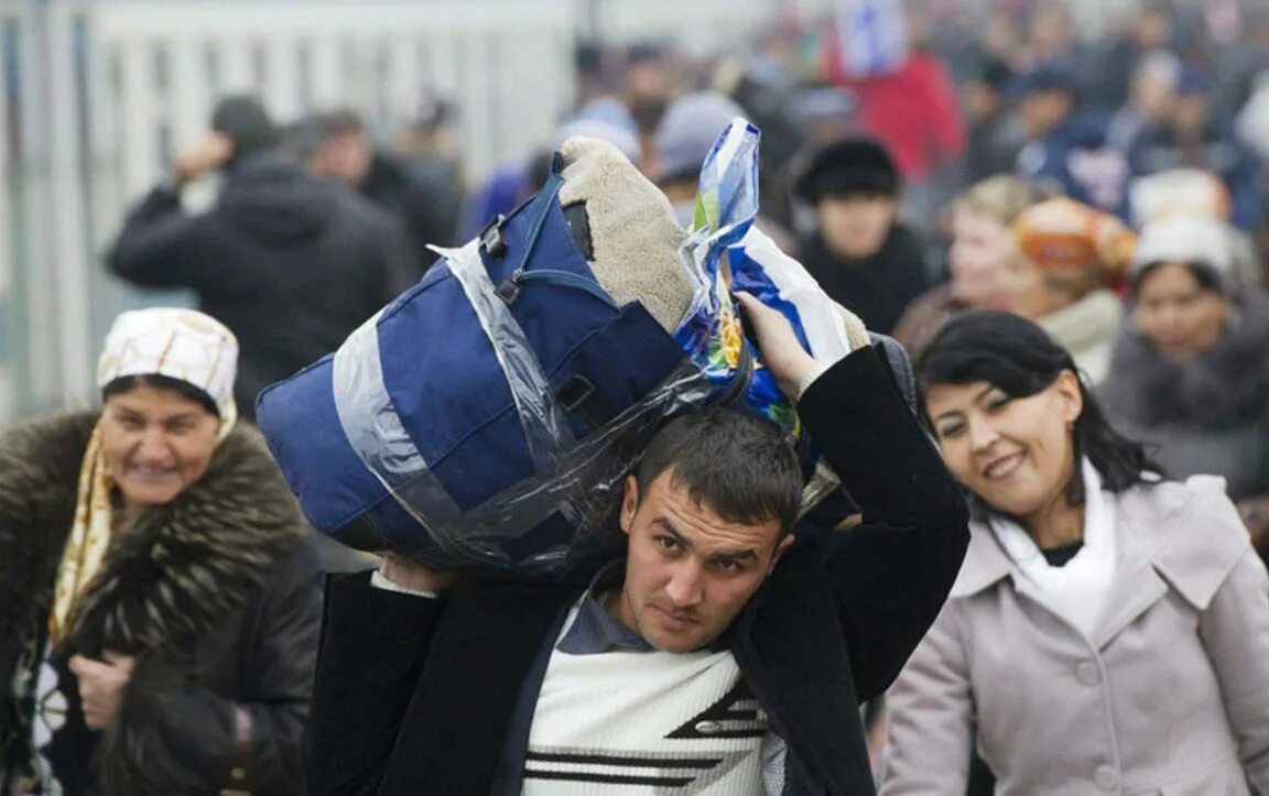 Immigration to usa in 2020. Ограничение иммиграции в страну. Миграция людей. Эмиграция и иммиграция разница. Миграционный кризис.