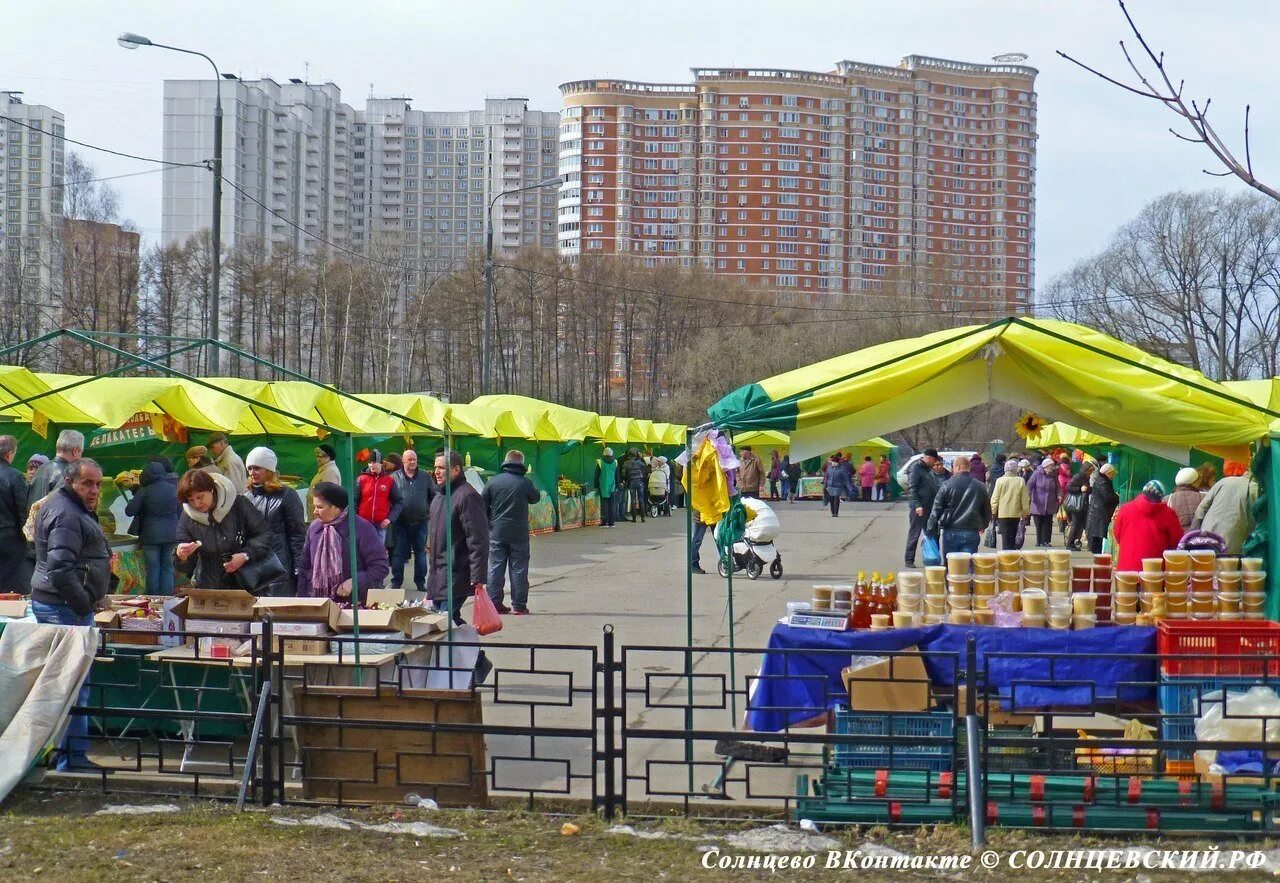 Рынок новопеределкино сносят. Рынок в Солнцево на Щорса. Рынок Ново Переделкино. Ярмарка в Солнцево выходного дня. Ярмарка Солнцево Богданова.