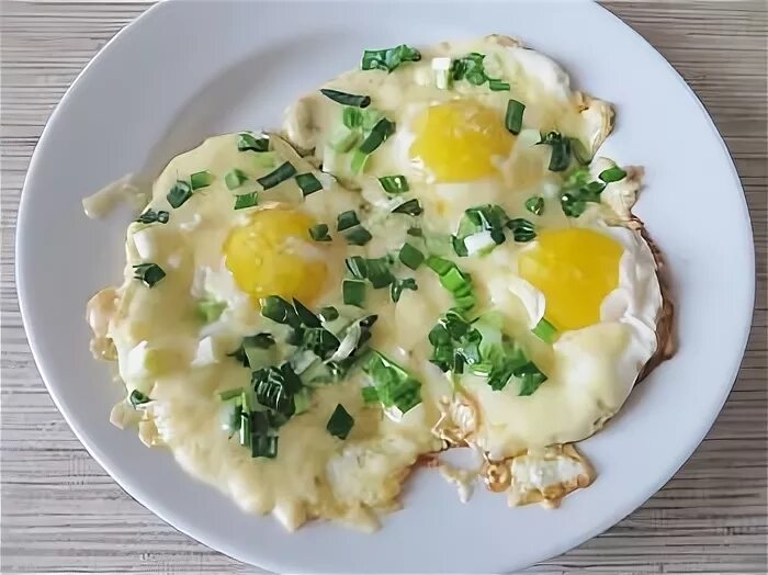 Омлет из яиц с ветчиной, зеленью и луком купить в Москве