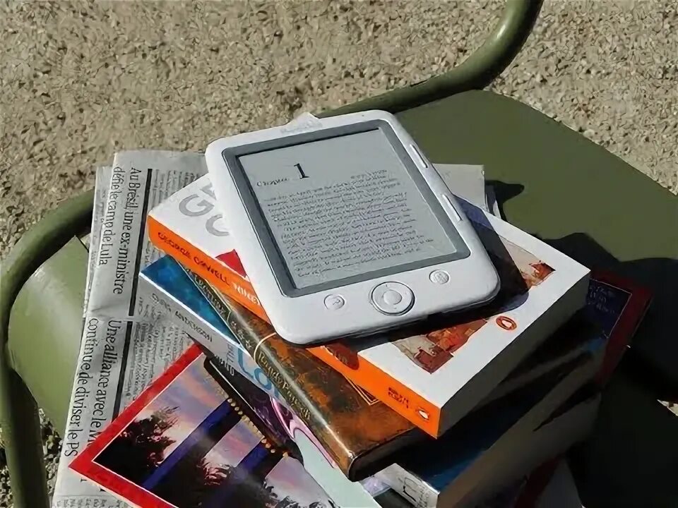 Безопасность электронных книг. Электронная книга. электронная книга фотографии. международный день электронной книги. электронная книга гаджет.