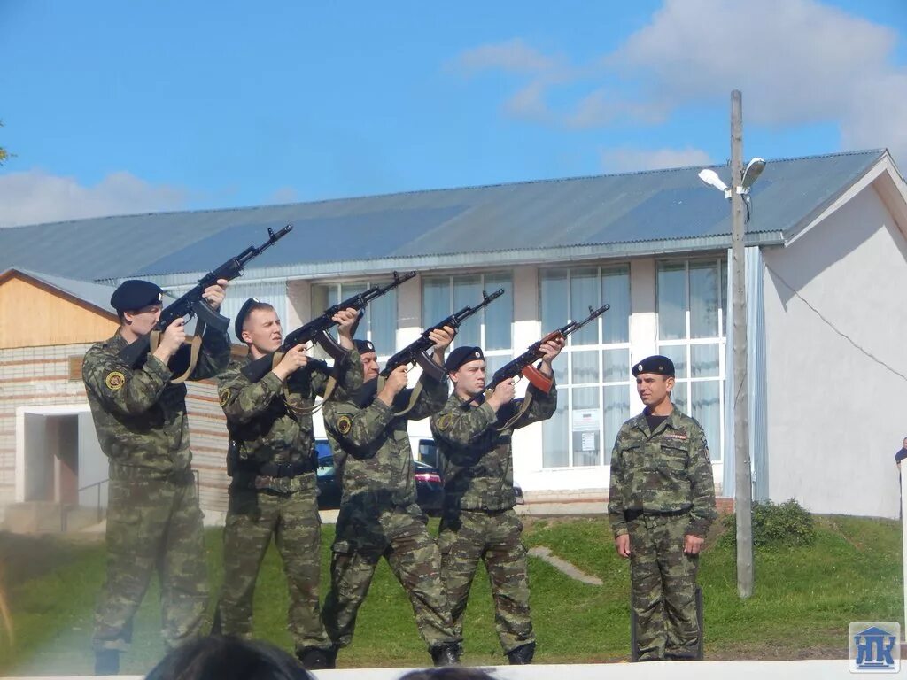 Село половодово церковь. Половодово соликамск. Памятник в половодово в центре села. Погода в половодово на 10 дней. Выступление городищенских гостей в селе половодово.