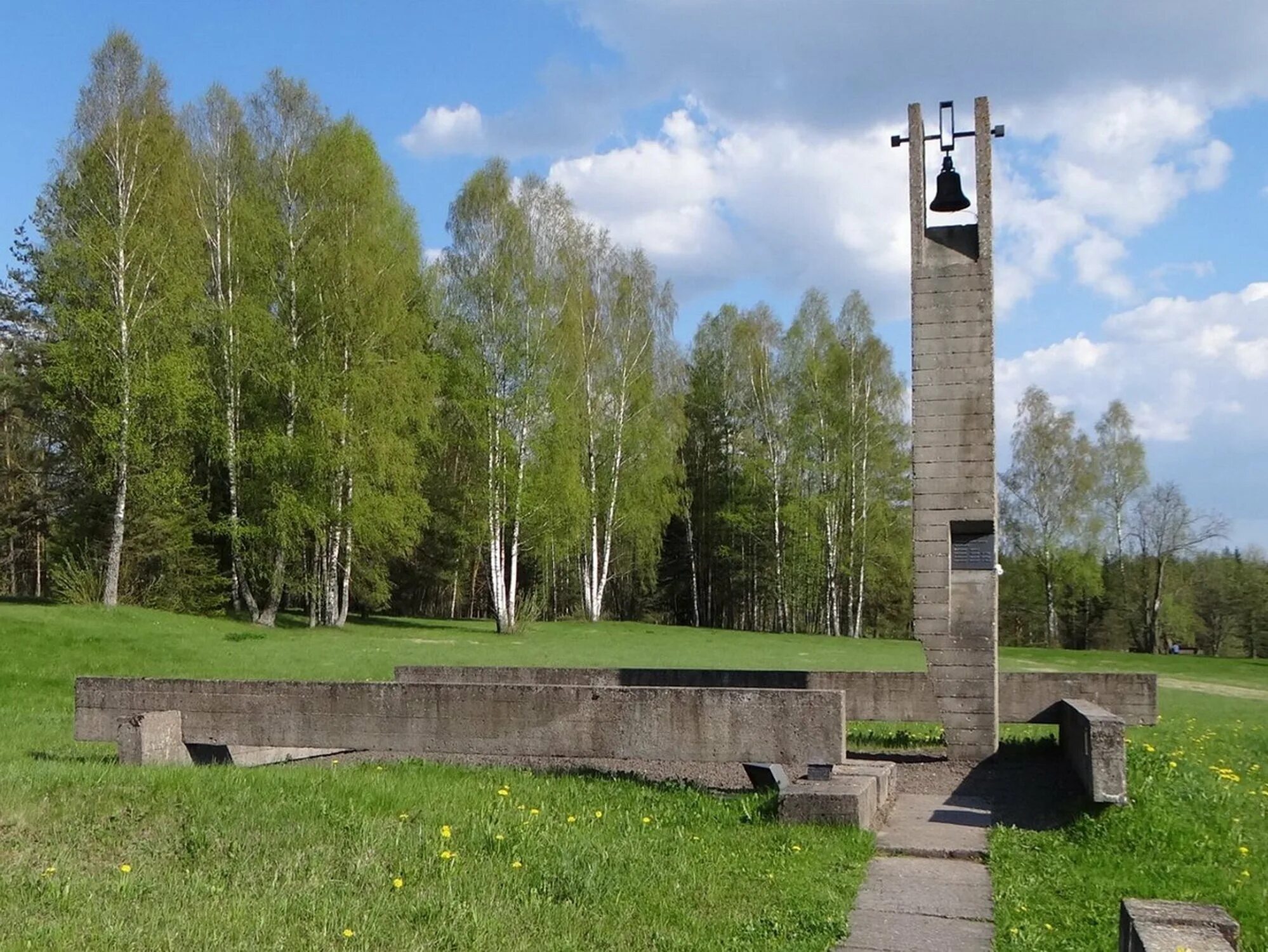 Хатынь мемориальный комплекс. Мемориал комплекс Хатынь. Мемориальный комплекс Хатынь Беларусь. Мемориальный комплекс Хатынь обелиски.