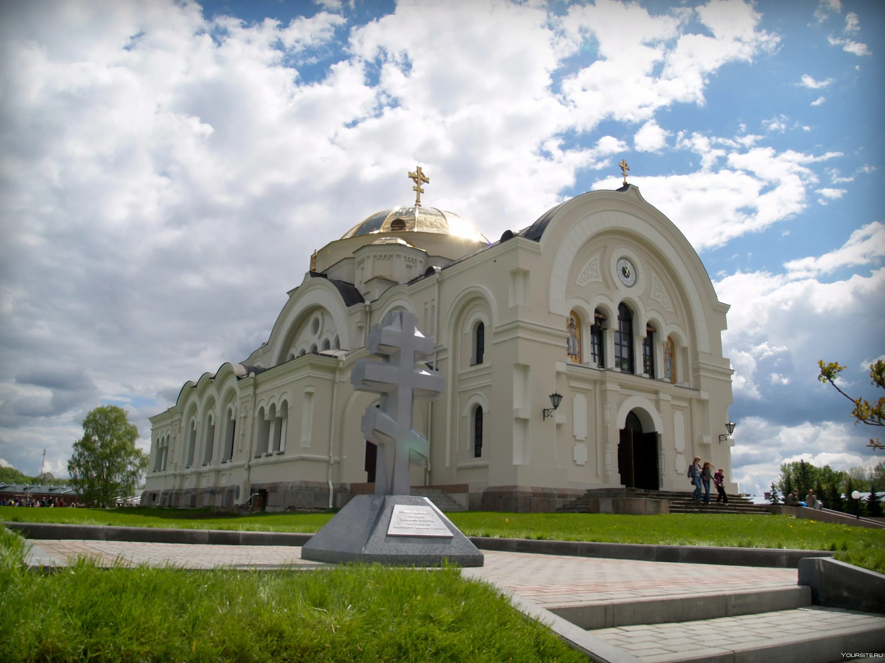 Достопримечательности города брест. Брест беларусь достопримечательности. брестская крепость церковь. достопримечательности бреста памятники. костел в брестской крепости.