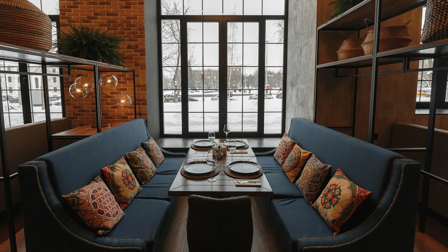 место встречи фильм италия 2017. группа place. The place клуб спб маршала говорова. место встречи фильм италия 2017. съемка интерьера кафе.