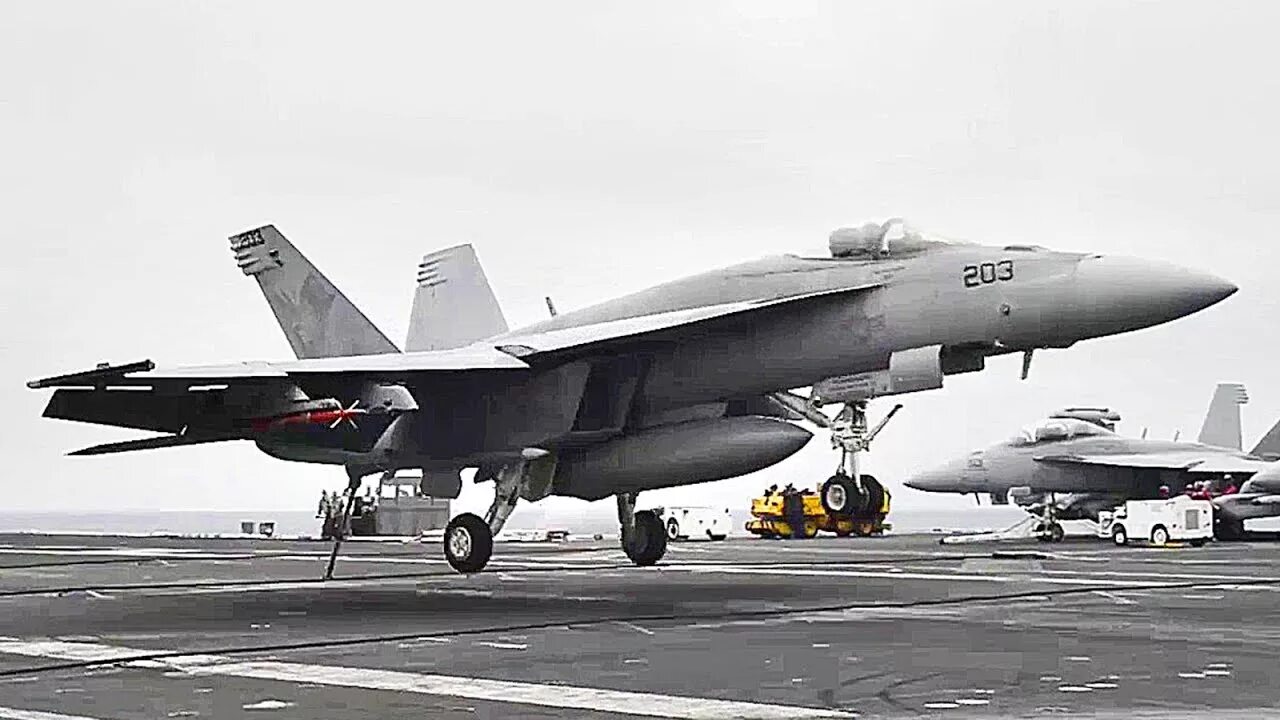 8 f 18 11 f. F/A-18e/f «супер Хорнет». Ф-18 супер Хорнет. F18 Carrier. 56 F/A-18c.