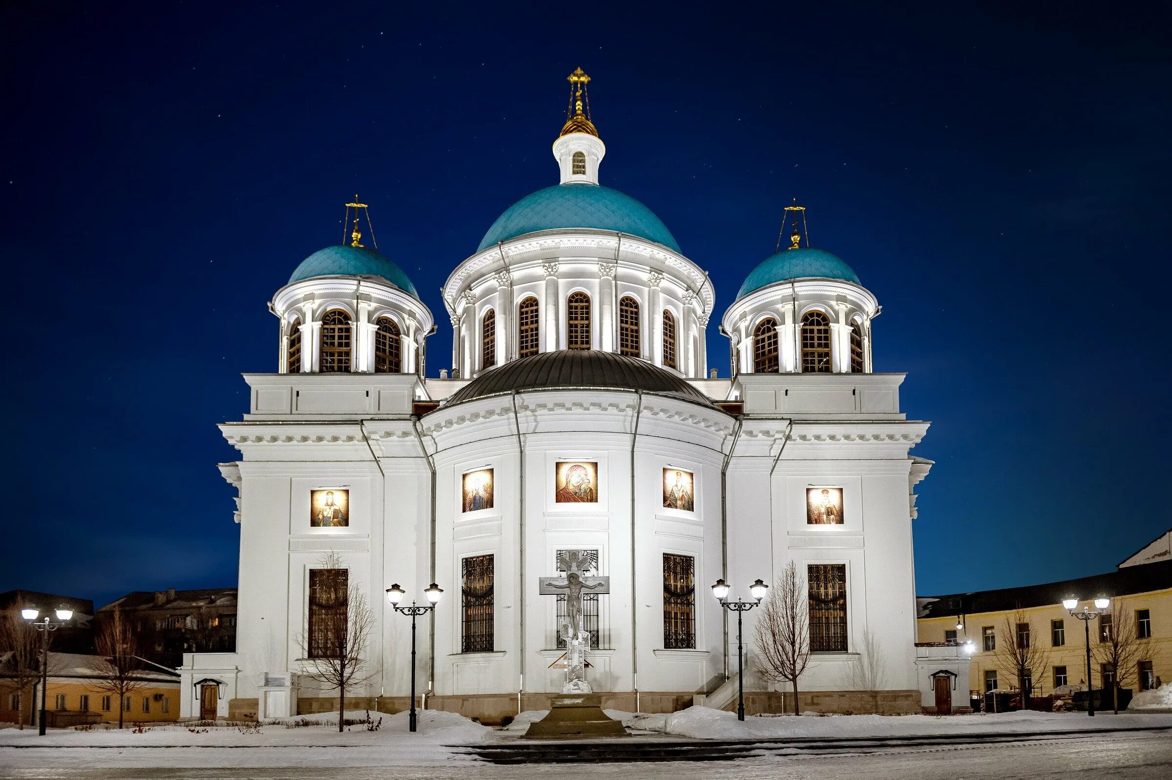 Храм Казанской Божьей матери в Казани. Собор Казанской Божьей матери Вольск. Храм Казанской Божьей матери Ессентуки. Храм Казанской иконы Божией матери Екатеринбург