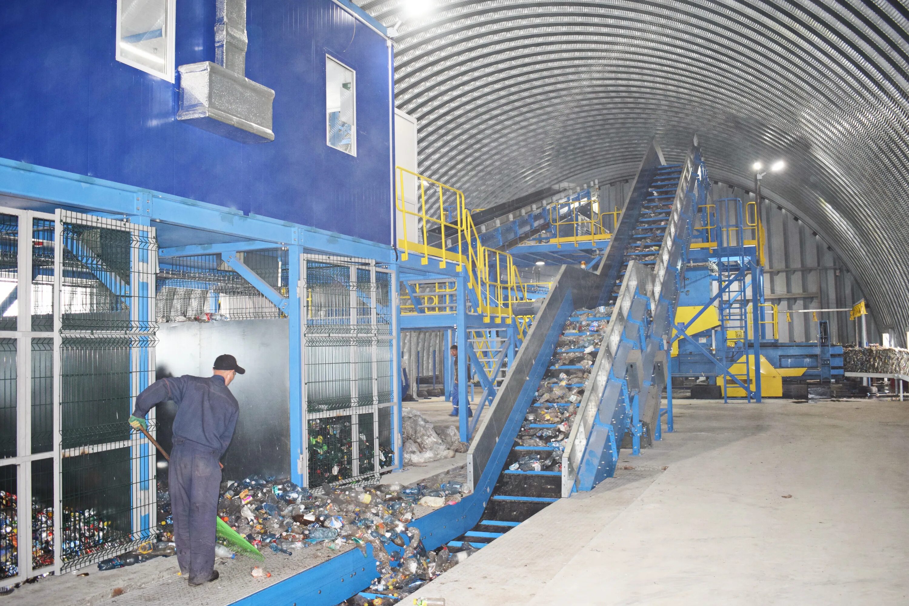 Мусоросортировочный завод омск. Нефтепереработка омск. Переработка омск. Мусоросортировочный завод омск магнит. Мусоросортировочный завод омск.