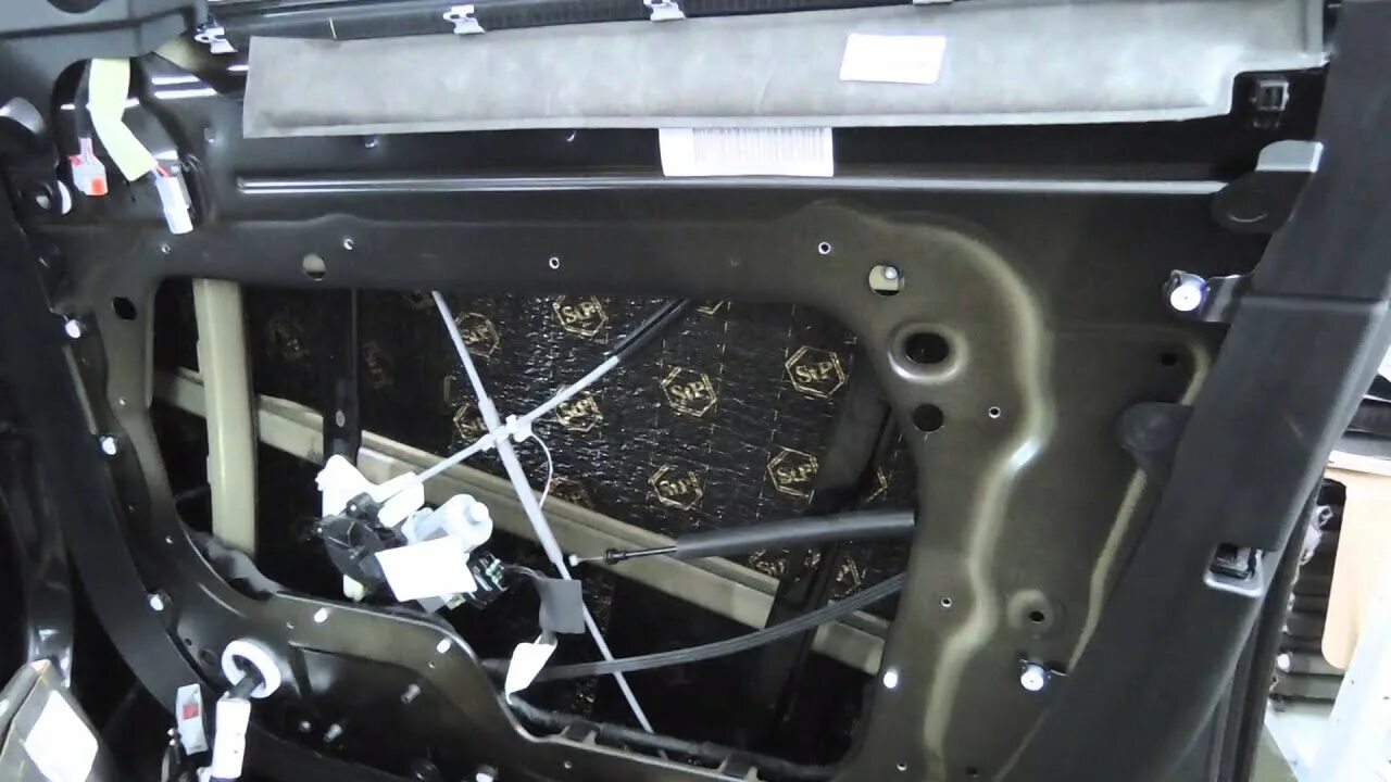 ANTI-SHUM.RU Разбираем двери нового Range Rover перед шумоизоляцией - YouTube