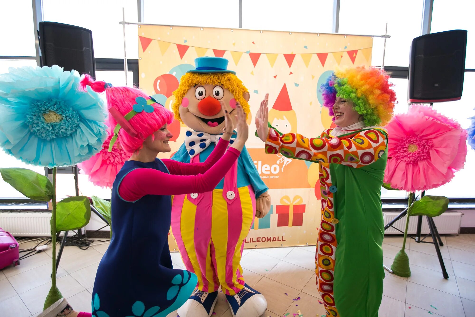 день юмора и смеха в детском саду. фестиваль подарков. детский праздник смеха. детский праздник смеха. день смеха в доу.