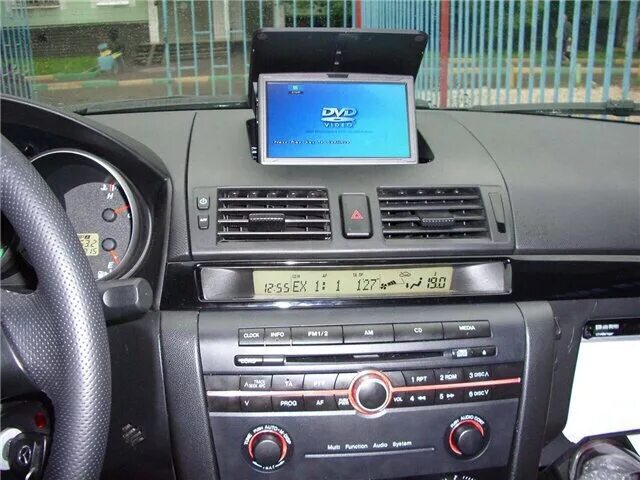 Магнитола для Мазда 3 БК С выносным экраном. Штатный монитор BMW x3 e83. Штатный монитор Pioneer Mazda 3 BK. Монитор Мазда 3 БК В штатное место. Внешняя автомагнитола
