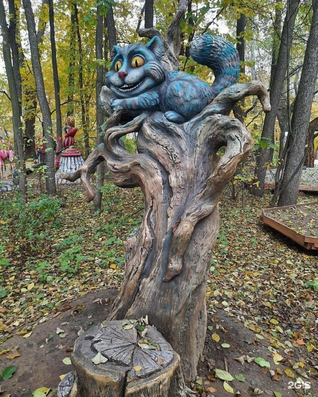 Сказочная тропа в москве. Парк Кузьминки Сказочная тропа. Тропа сказок в Кузьминках. Тропа сказок в парке Кузьминки. Кузьминский парк тропа сказок.