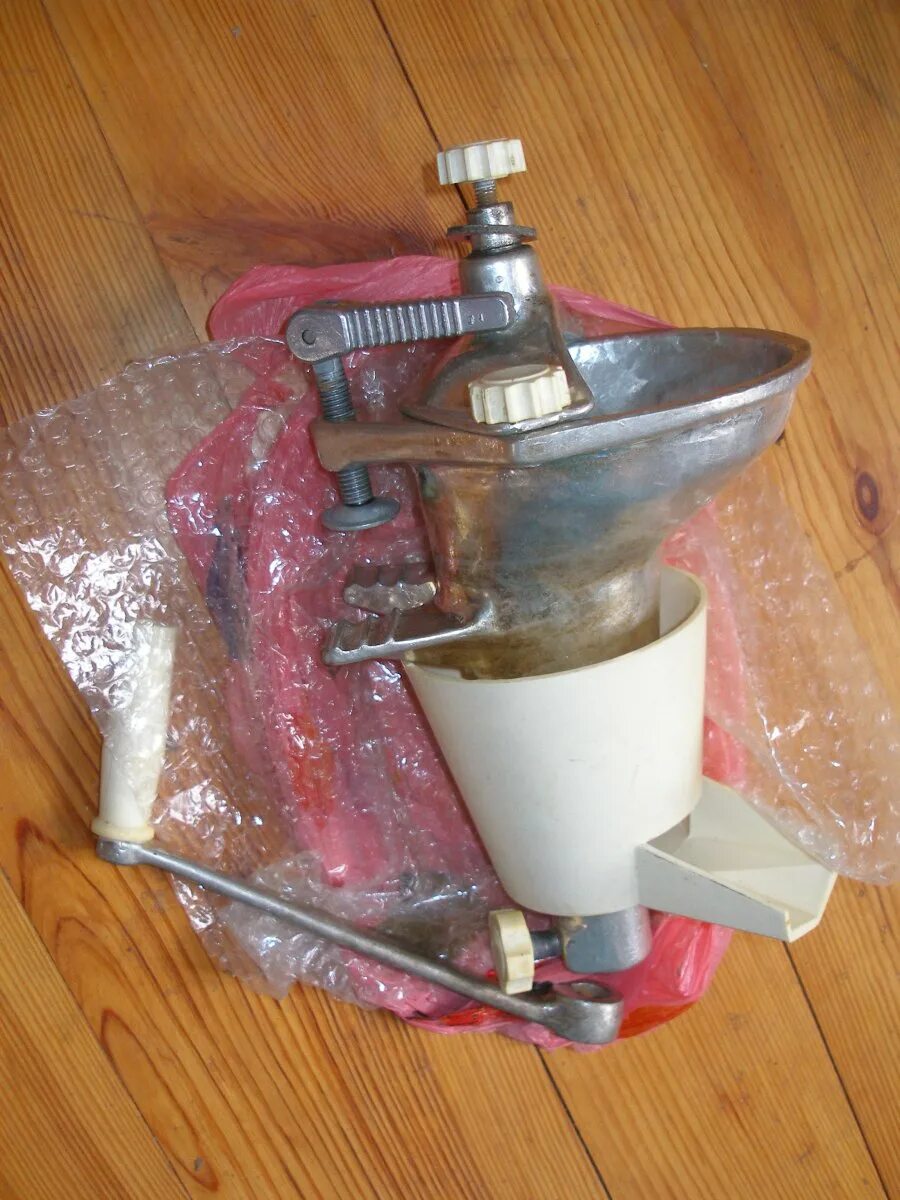 Как собрать советскую соковыжималку. Чугунная соковыжималка сб-4. Соковыжималка струмок 2. Соковыжималка Советская струмок 2. Соковыжималка Хайгер шнековая