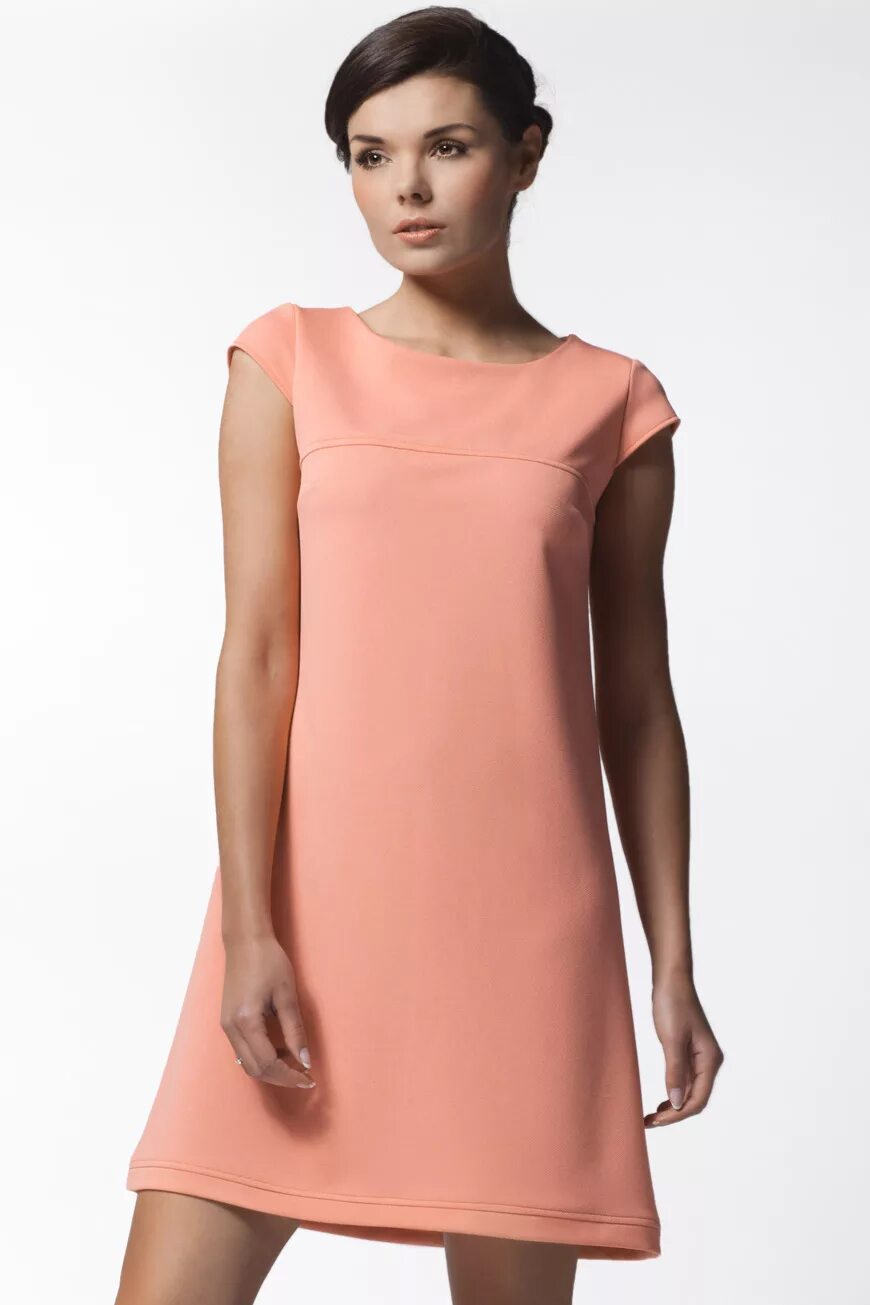 платье серого цвета. платье с а образным силуэтом. платье а силуэта праздничное. красное платье а силуэта. трапециевидное платье.