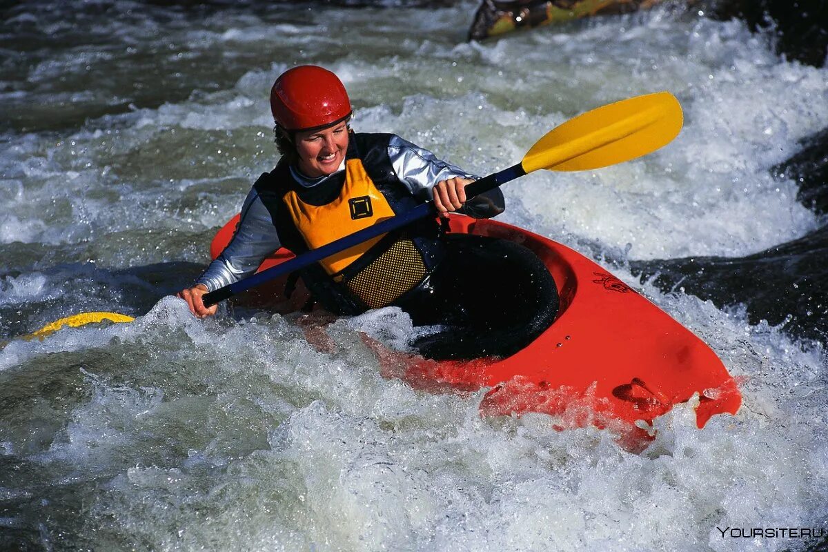 Водный туризм спорт. Каякинг,рафтинг. Каякинг это вид спорта. Спуск на байдарках по горным рекам. Горная река байдарки.