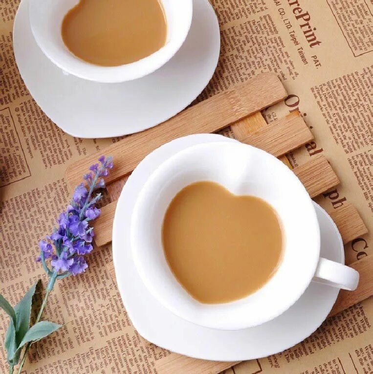 Два утра. Кофейная чашечка. Необычные чашки для кофе. Кофейная чашка в форме сердца. Формы чашек для кофе.