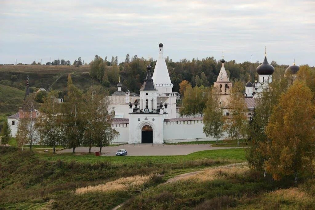 Старицкий Свято-Успенский монастырь. Старицкий Успенский монастырь. Старица мужской Успенский монастырь. Старицкий монастырь Тверская область.