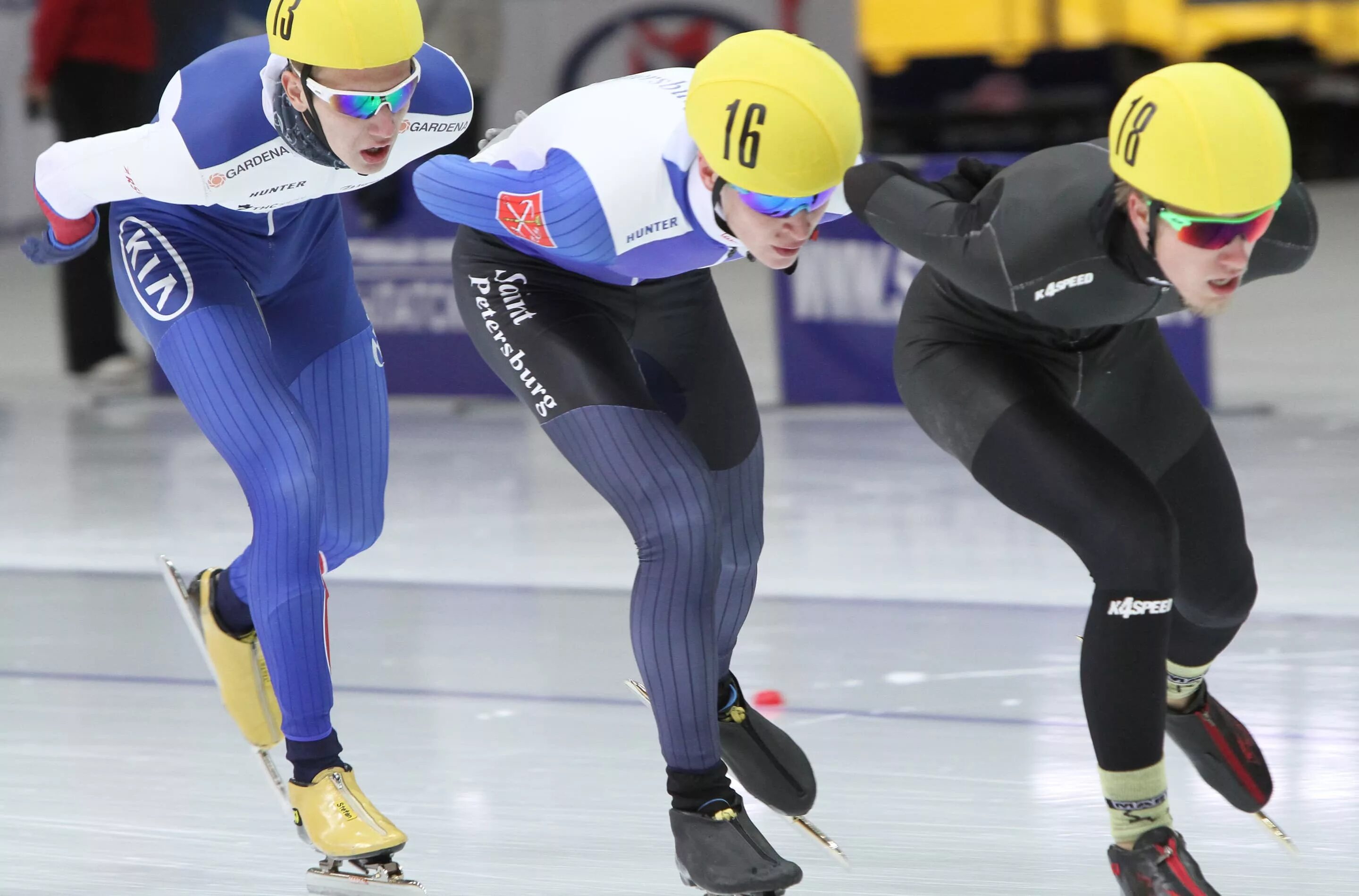 Speed skating конькобежный спорт. Шорт-трек экипировка. Экипировка конькобежца. Конькобежная экипировка. Конькобежная экипировка.