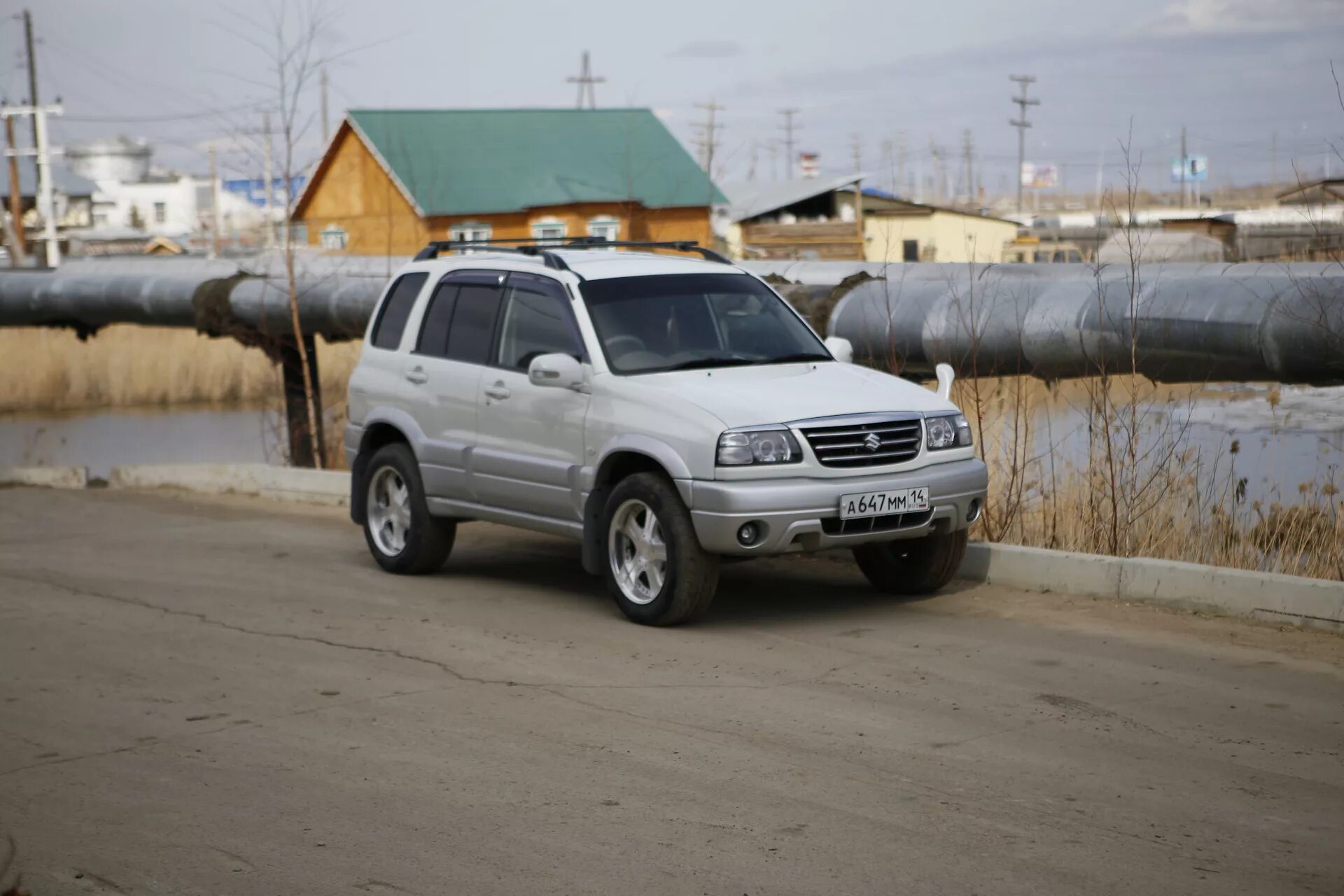 Сузуки эскудо 2 поколение. Suzuki Escudo Tuning. Сузуки эскудо на больших колесах. Тюнинг Сузуки эскудо 2 поколения.